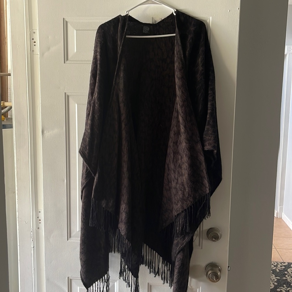 Woman’s one size poncho Leopard